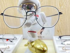 -天空之镜眼镜店蔡司依视路配镜授权零售店(望京颐堤港店)