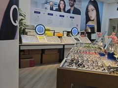 -天空之镜眼镜店蔡司依视路配镜授权零售店(望京颐堤港店)