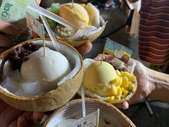 -席娜卡琳火车铁道夜市