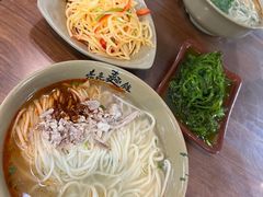 -亮亮面馆(经六路店)