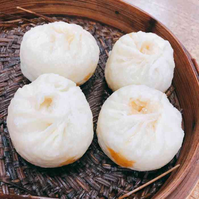 服务态度差,包子又小又贵;提个建议还狡辩