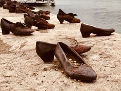 -多瑙河畔鞋履雕塑