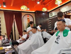 -东方先生国潮男士理发馆