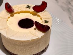 樱桃意式鲜奶酪-潮一不贰·法式甜品·生日蛋糕·西式简餐(外滩店)