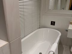 -苏州金鸡湖中茵皇冠假日酒店