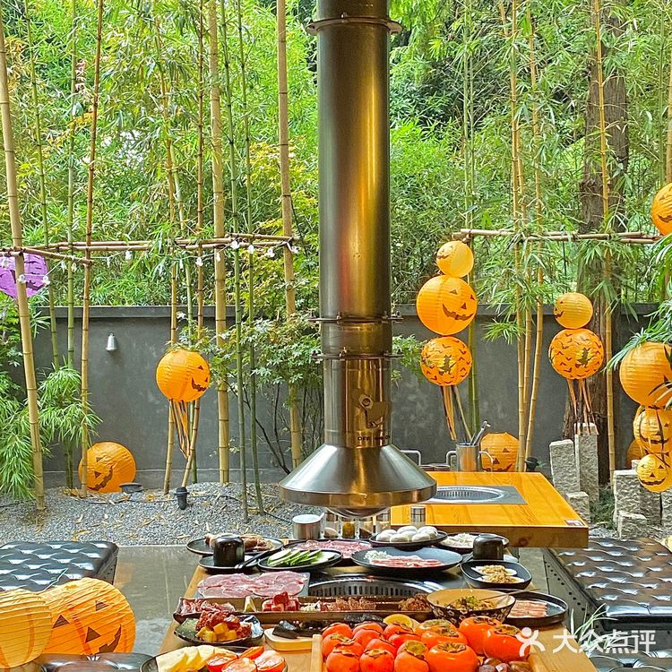 成都万圣节氛围烤肉🎃第一次吃烤柿子