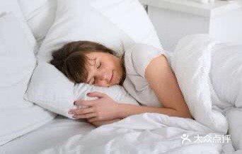 为什么喝完酒后有人话变多，有人只想睡觉？这可能不是好现象