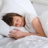 为什么喝完酒后有人话变多，有人只想睡觉？这可能不是好现象