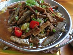 大山野菜参子鱼炖干笋-鱼乐岛餐厅·户外花园主题餐厅