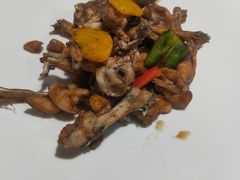 跳跳牛蛙-老班长大酒店(海关大楼店)