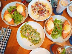 -ROAST coffee & eatery