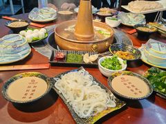 -洞庭洲·防空洞火锅·铜锅涮肉·烧烤(新百广场店)