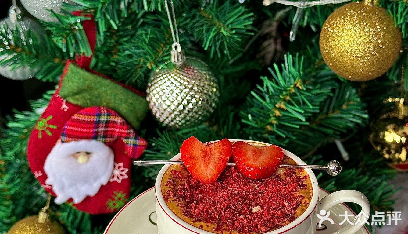 不懂就问！江门的咖啡店都这么圣诞🎄吗？？