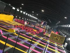 -嘿哟动霸CHUA·新潮玩运动娱乐中心·蹦床滑冰团建乐园