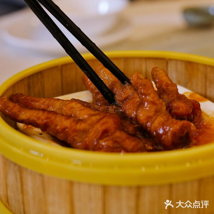 一百元五个人的中式咖啡，有山有水有金鱼