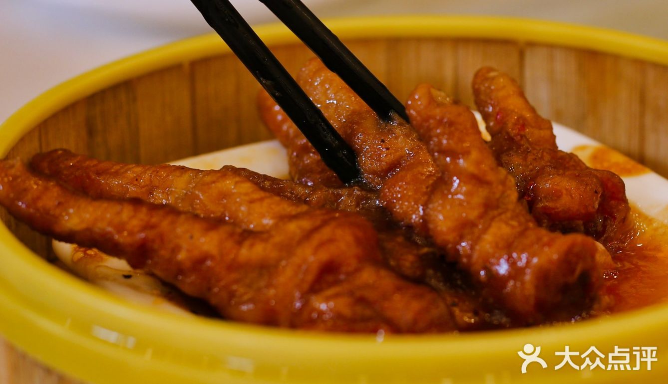 一百元五个人的中式咖啡，有山有水有金鱼