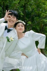 -现代经典婚纱摄影