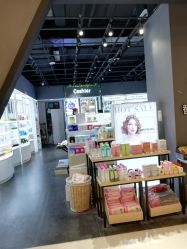 -唐三彩智能美妆体验馆