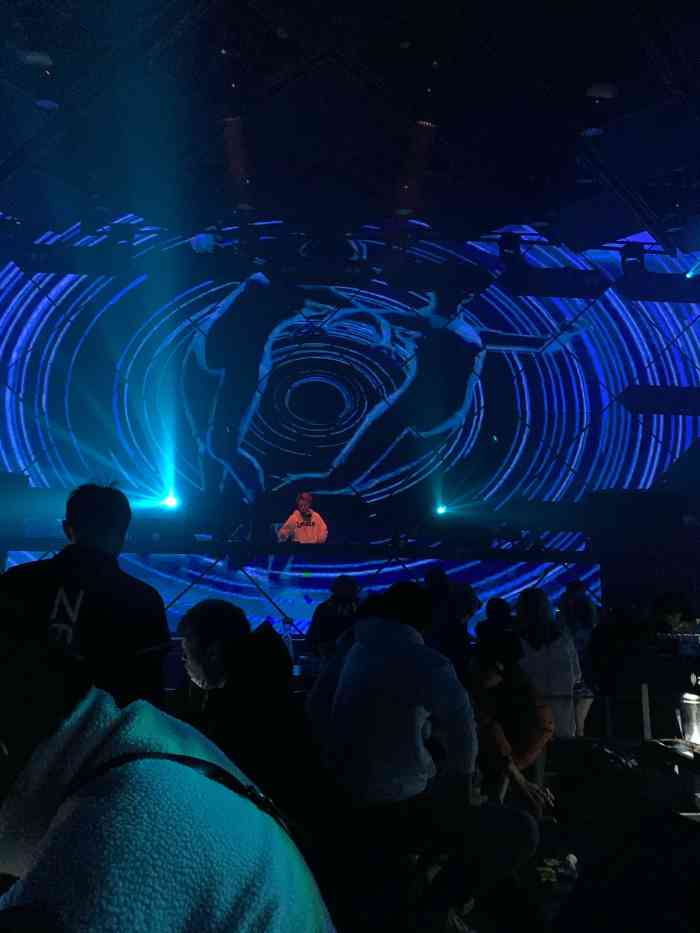 斑马酒吧 zebra club-"去年参加了酒吧的活动,白天去的,还不错哦.