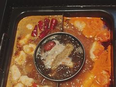 -老牌坊云南鱼豆花火锅(哈西万达店)