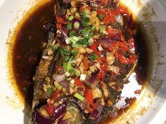 香煎鲫鱼-费大厨辣椒炒肉(万家丽一店)