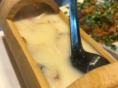 -香巴拉云南餐厅(华莱坞店)