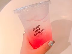 草莓气泡酸奶-sugarman espresso素饮糖人高新咖啡工厂