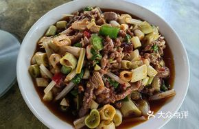 Pickled Chili Stir-Fried Beef Strips