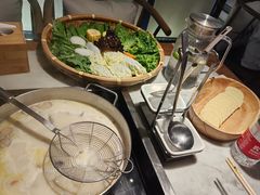 -尚尚仙·酸汤猪手·猪肚鸡火锅(华联万柳购物中心店)