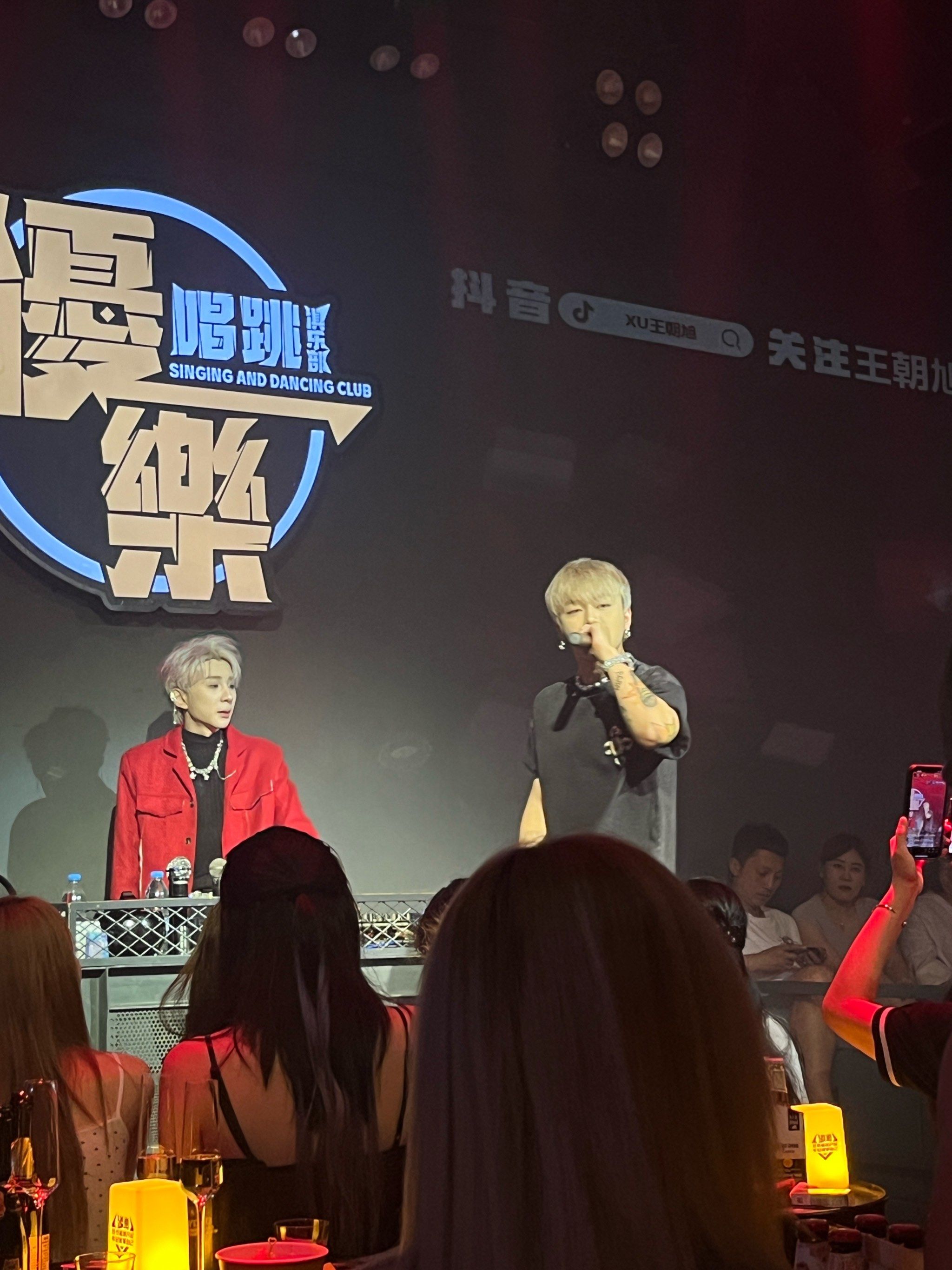 n最主要的好多喜欢的rapper的歌
变成dj版意外的想甩头
不行