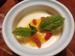 带奶皮的酸奶芒果-雀舞云南菜(天津天河城购物中心店)