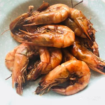虾营养丰富，且其肉质松软，易消化，对身体虚弱以及病后