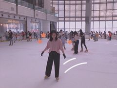 -冰纷万象滑冰场(深圳万象城店)
