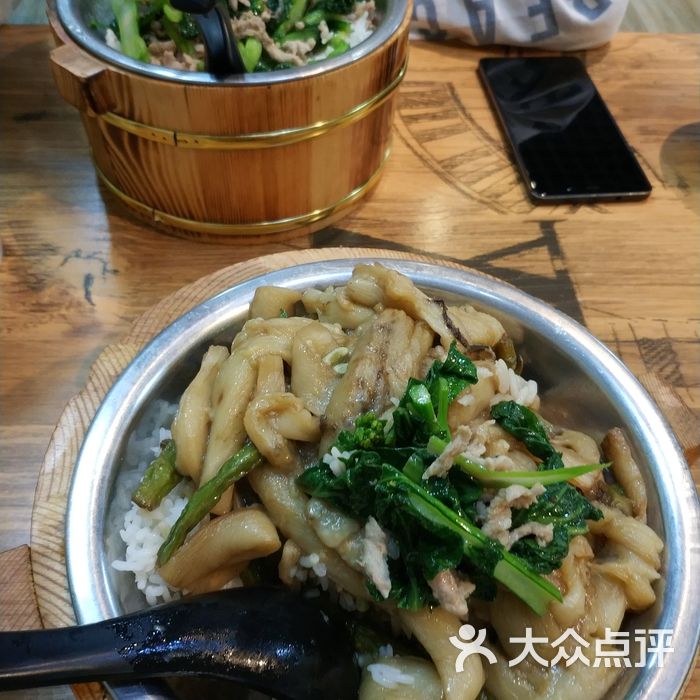 荷香木桶饭