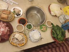 -洞庭洲·防空洞火锅·烧烤·铜锅涮肉(新百广场店)