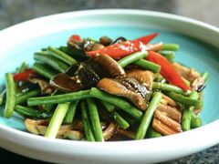 蒜苗炒鳝片-菲乐餐厅(三十年经营·湖滨路店)