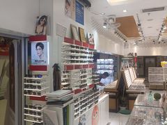 -美式眼镜·授权蔡司.依视路.尼康.豪雅.明月(人民广场店)