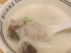 皮蛋瘦肉粥-银记肠粉店(南方医院店)