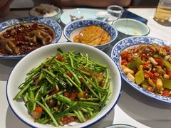 藜蒿炒腊肉-回家吃饭·地道南昌菜(建德观总店)