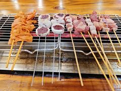 -哈尔滨小酒馆·鲜肉现穿自助烧烤(康新花园店)