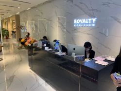 -罗亚帝造型·烫发染发