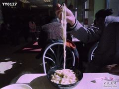 看看削出的面有多长-东方削面(迎泽街店)