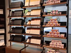 -Laderach 莱德拉(上海环贸iapm店)