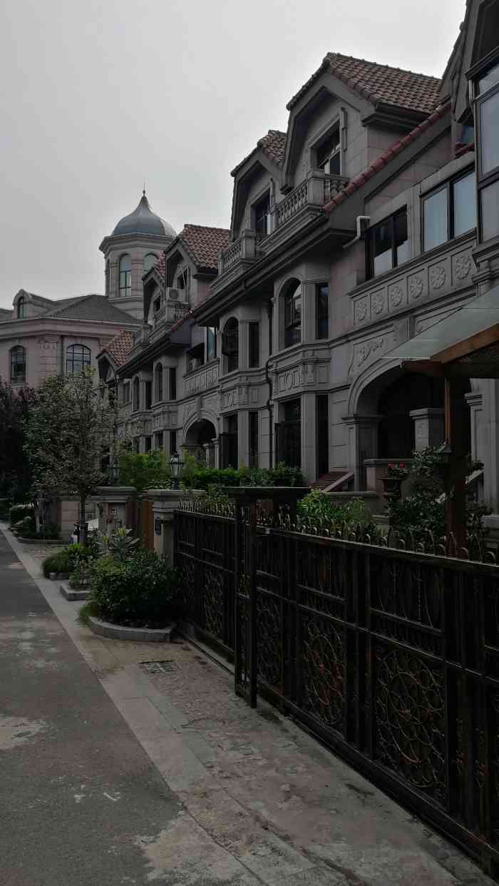 朗庭上郡·虹郡-"在松江和青浦交界的欧式别墅区,以独幢和双.