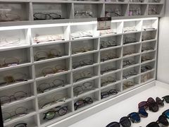 -视野联行眼镜•蔡司•依视路(温江店)