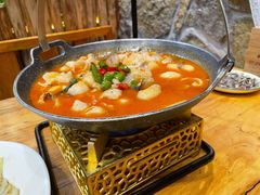 思茅酸汤鱼片-老滇山寨•云南特色菜•地方菜•民族风情歌舞表演(金碧店)