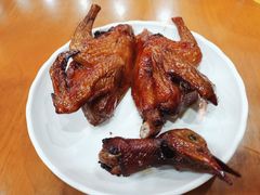 红烧乳鸽-煲煲掂风味煲仔饭餐厅(西区店)