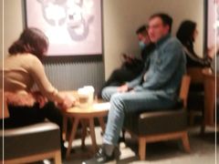 等位区-星巴克(嘉定中信泰富万达广场店)