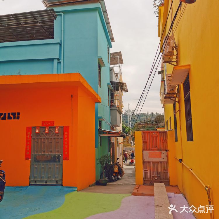 来彩虹村🌈，度一个五彩斑斓的周末！☕️