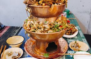 Charcoal-Grilled Giant Frog Hot Pot